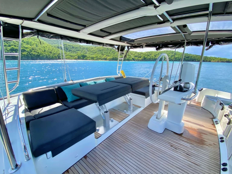 Charter a Lagoon Lagoon 52 - 5 + 1 cab. in Belize City on Samboat