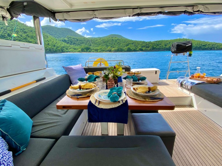 Hire Catamaran Lagoon with a boat licence