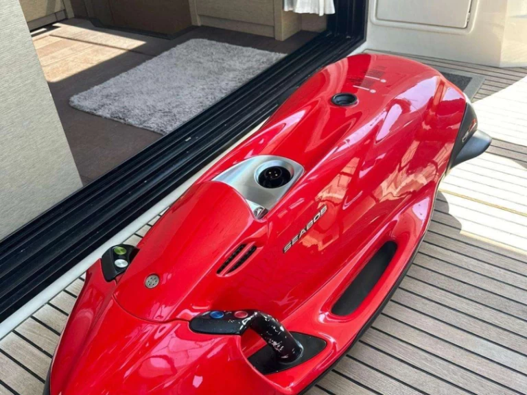 Hire Luxury Yacht with or without skipper Jeanneau Saint-Laurent-du-Var