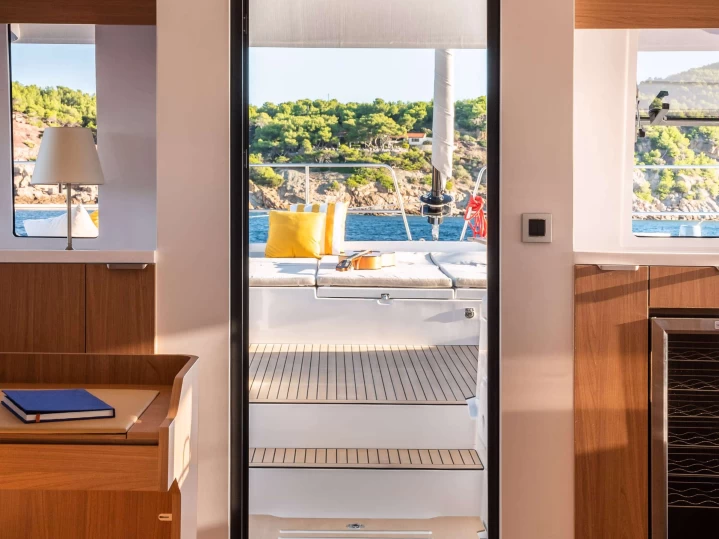 Hire Luxury Yacht Bali with a boat licence