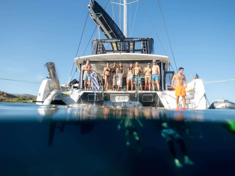 Hire Luxury Yacht Lagoon with a boat licence