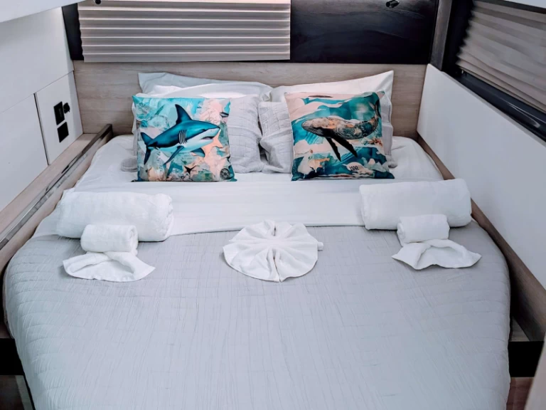 Hire Luxury Yacht Leopard with a boat licence