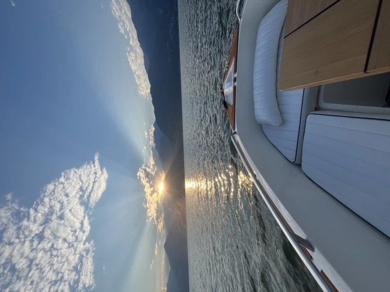 Charter a Airon Fish 22 in Colico on Samboat