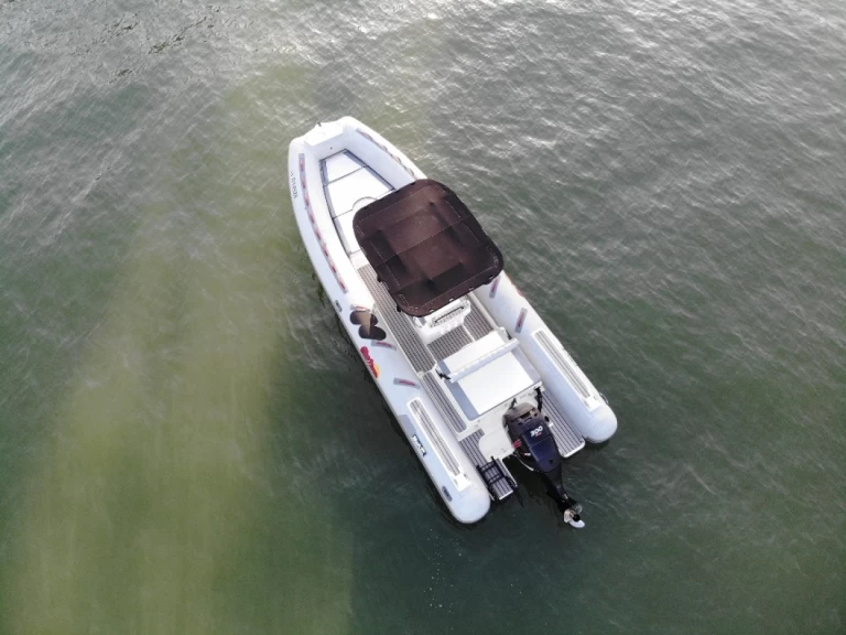 Hire a Bwa Bwa 750 Lège-Cap-Ferret