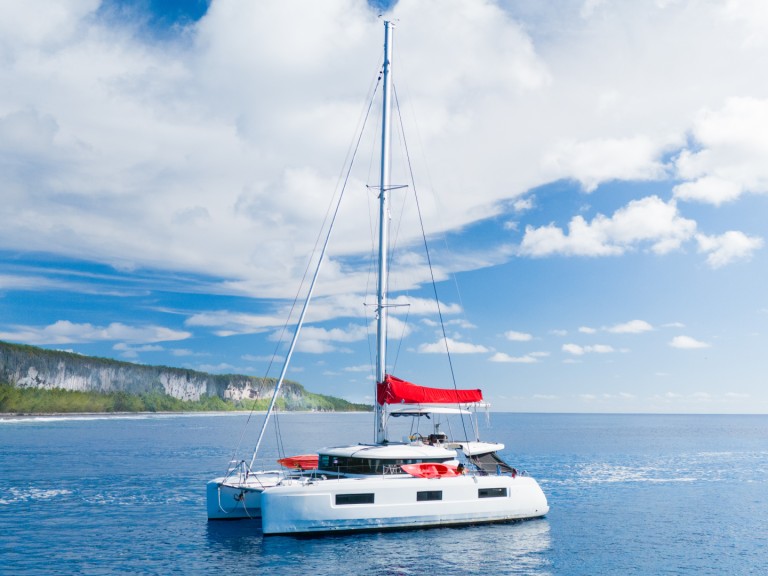 Hire a Lagoon Lagoon 46 Rangiroa
