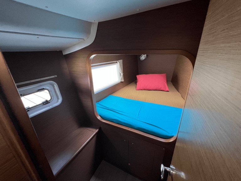 Yacht hire Tikehau cheap Lagoon 380 S2