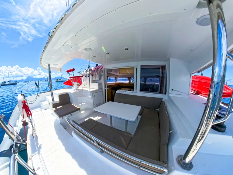 Lagoon Lagoon 400 S2 charter bareboat or skippered in  Tikehau