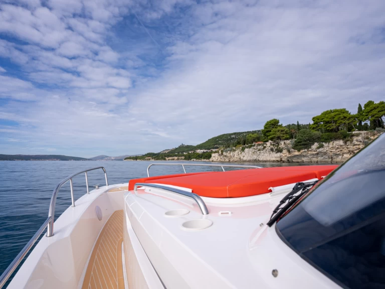 Hire Motorboat Nimbus with a boat licence