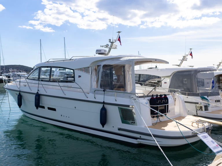 Motorboat to hire Split at the best price