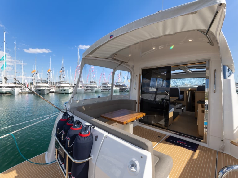 Nimbus Nimbus 405 Coupé charter bareboat or skippered in  Split