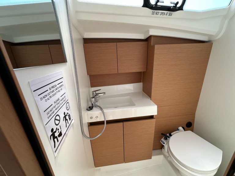 Hire a Jeanneau Sun Odyssey 380 Nettuno