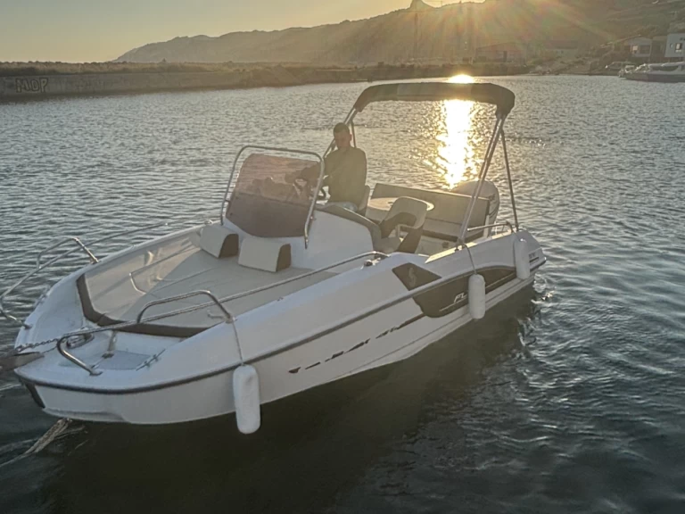 Motorboat to hire Marseille at the best price