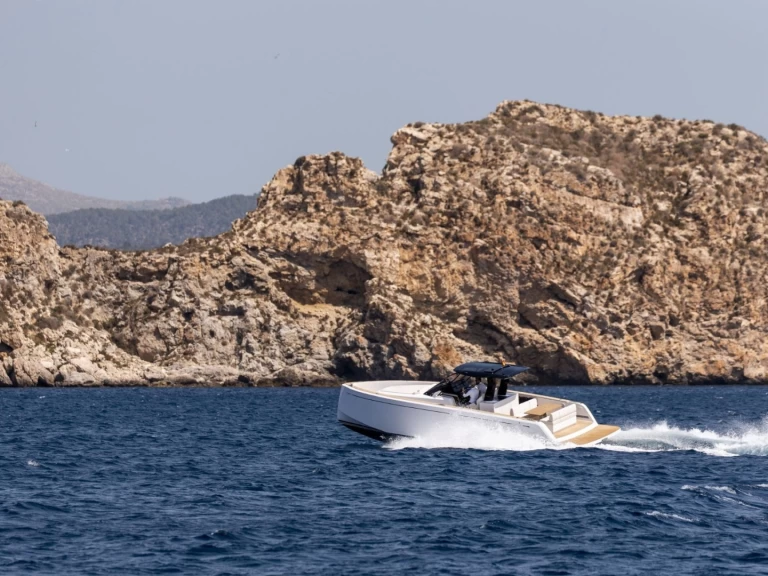 Charter a Pardo Yachts Pardo 38 in Ajaccio on Samboat
