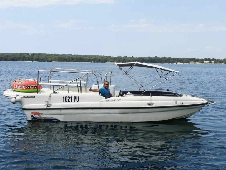 Charter a SURFRIDER  APACHE WARRIOR 27 in Pula on Samboat