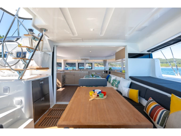 Charter a Lagoon Lagoon 43  in Trapani on Samboat