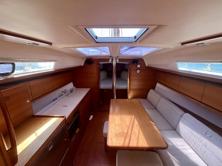 Sailboat hire in Roses - Dufour Dufour 382 Grand Large