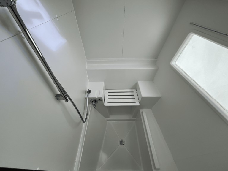 Catamaran hire in Rangiroa - Lagoon Lagoon 380 S2