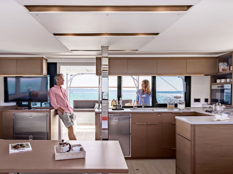 Yacht hire Tikehau cheap Lagoon 46