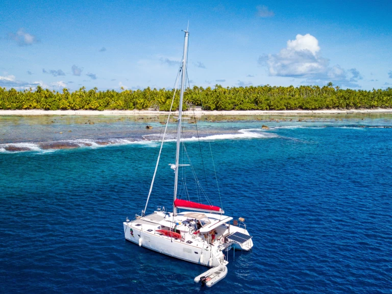 Yacht charter Tikehau - Lagoon Lagoon 400 S2 on SamBoat