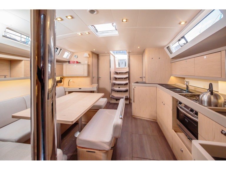 Hire Sailboat Bénéteau with a boat licence