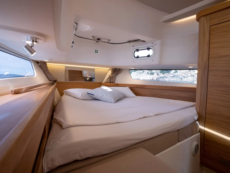 Hire Motorboat Nimbus with a boat licence