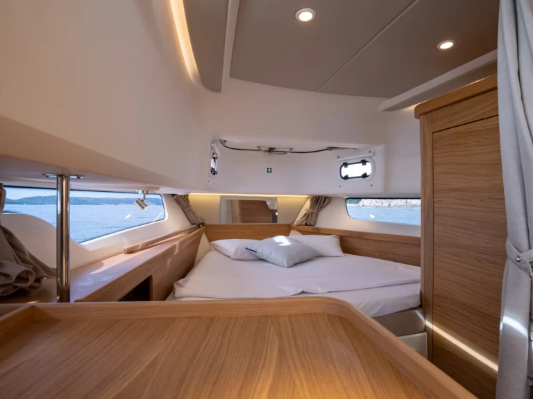 Motorboat to hire Split at the best price