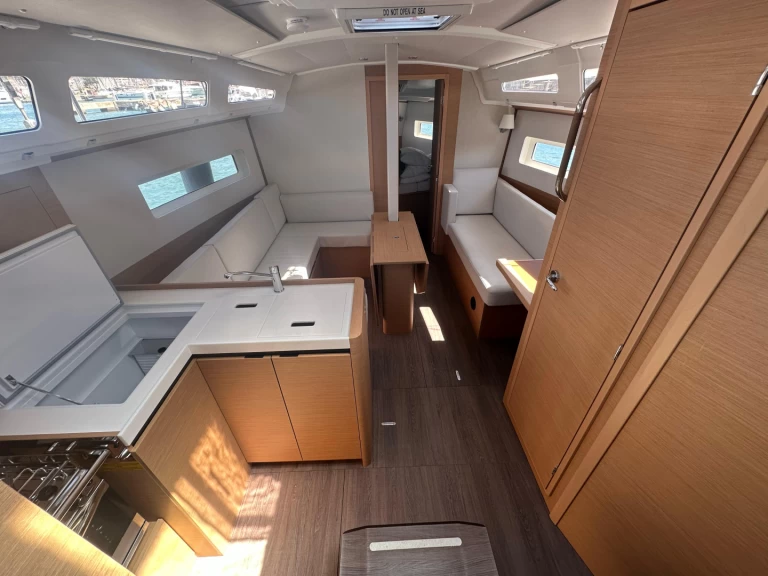 Sailboat to hire Nettuno at the best price