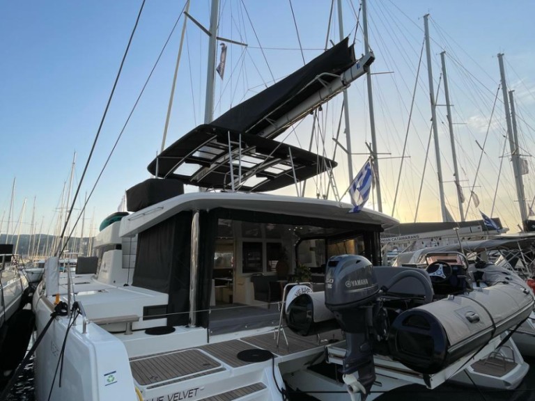 Yacht hire Lefkáda cheap Lagoon 52 F