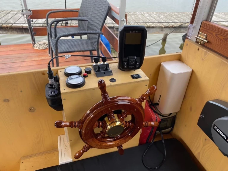 Hire Canal boat TS765 with a boat licence