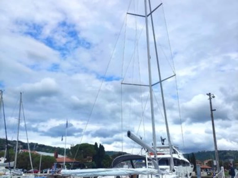 Hire Sailboat Bavaria with a boat licence