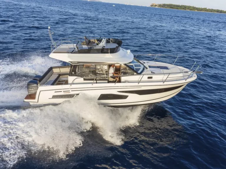 Charter a Jeanneau Merry Fisher 1095 Fly in Trogir on Samboat