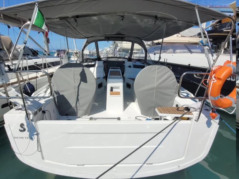 Charter a Bénéteau Oceanis 34.1 in Trapani on Samboat