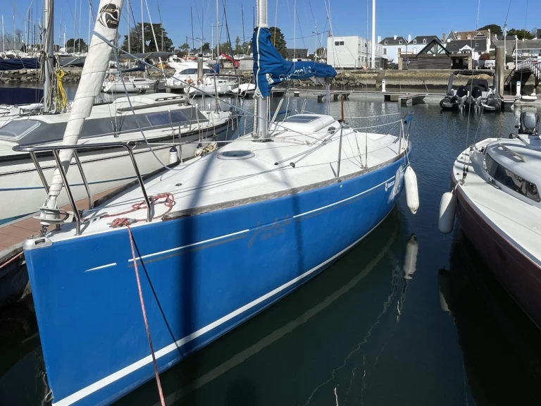 Hire Sailboat Bénéteau with a boat licence