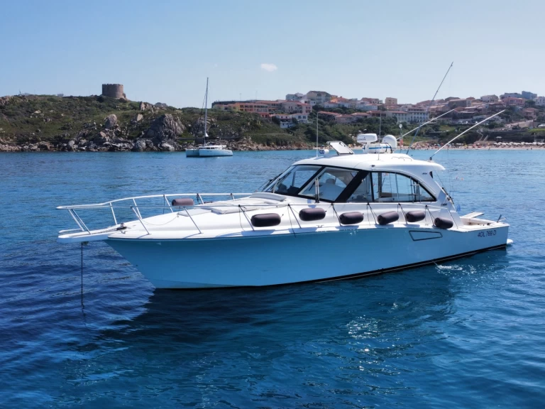 Motorboat hire in Santa Teresa Gallura - Cabo 44 HTX