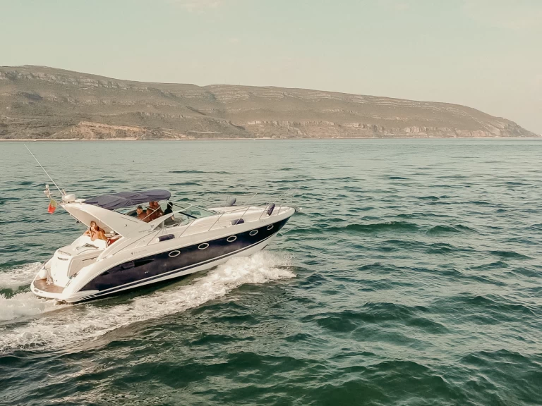 Motorboat hire in Tróia - Fairline Targa 40