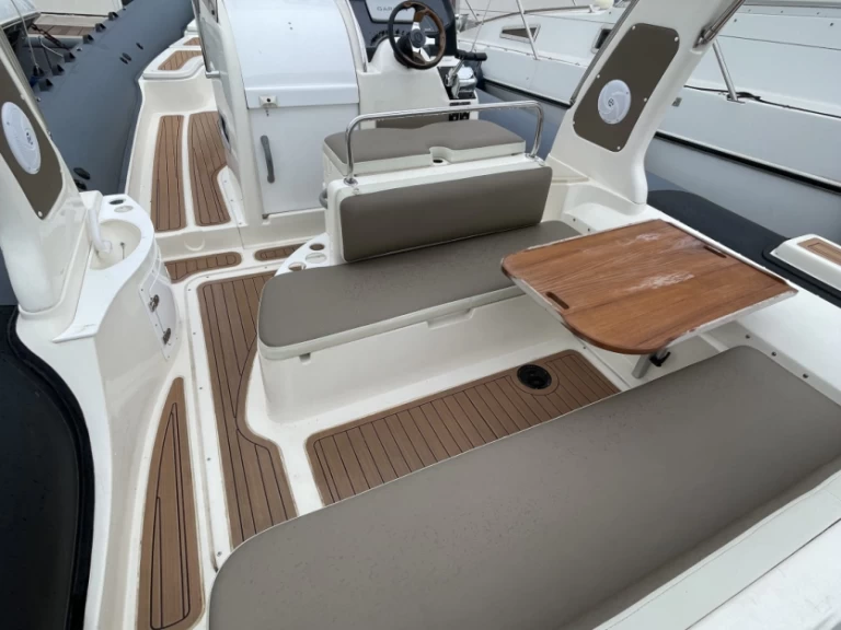 Hire a Bwa BWA 29 Hyères