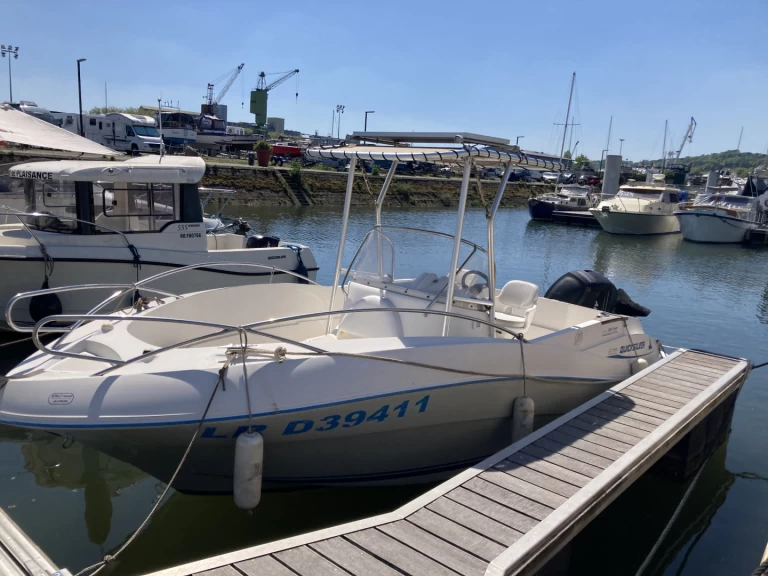 Hire Motorboat Quicksilver with a boat licence