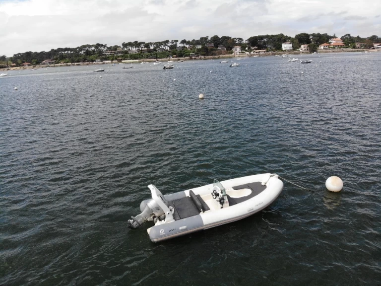 Hire RIB Zodiac with a boat licence