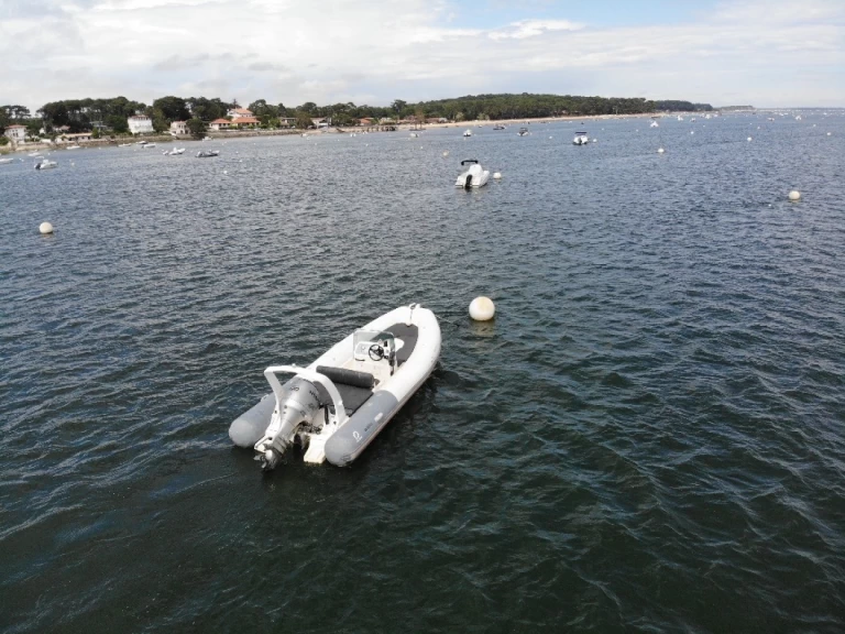 Zodiac Medline II charter bareboat or skippered in  Lège-Cap-Ferret