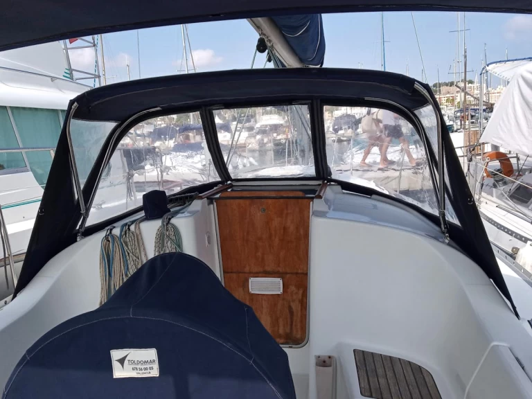 Bénéteau Oceanis 311 Clipper charter bareboat or skippered in  Dénia