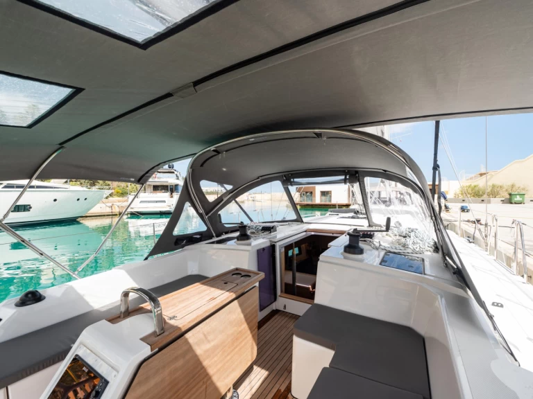 Yacht hire St. Julian's cheap Bavaria C42