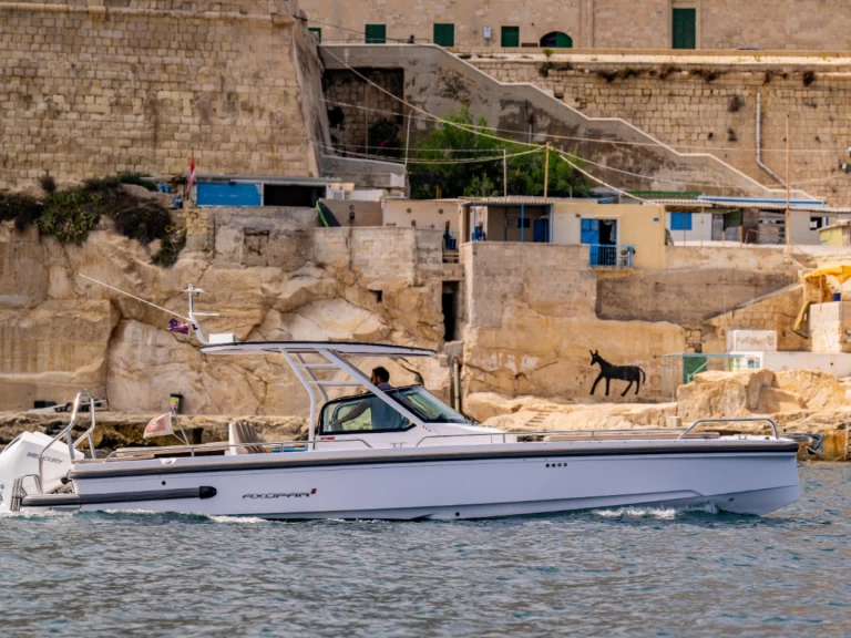 Motorboat hire in St. Julian's - Axopar 28 T-Top