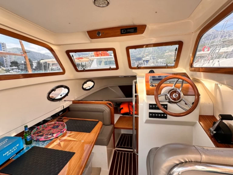 Charter a Betina 700 in Budva on Samboat