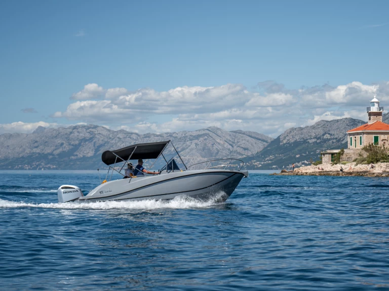 Motorboat to hire Makarska at the best price