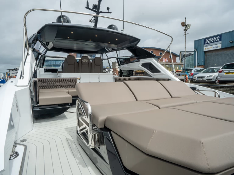 Luxury Yacht hire in St. Julian's - Sunseeker Superhawk 55