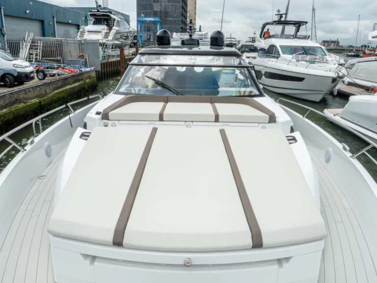 Hire Luxury Yacht with or without skipper Sunseeker St. Julian's