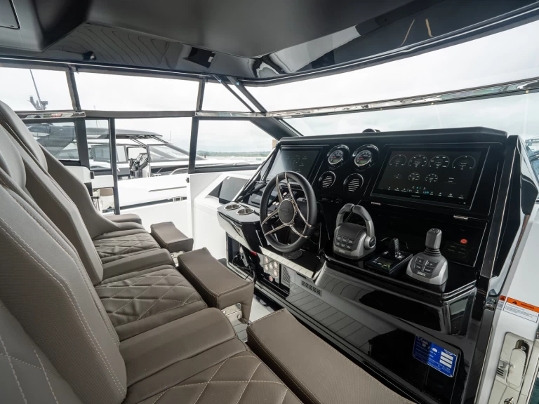 Hire Luxury Yacht Sunseeker with a boat licence
