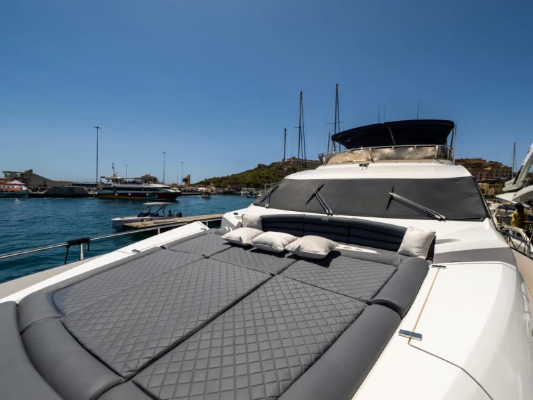 Yacht hire St. Julian's cheap Manhattan 73