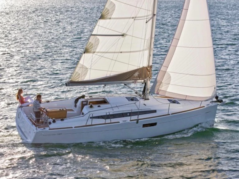 Yacht charter Bandol - Jeanneau Sun Odyssey 349 on SamBoat