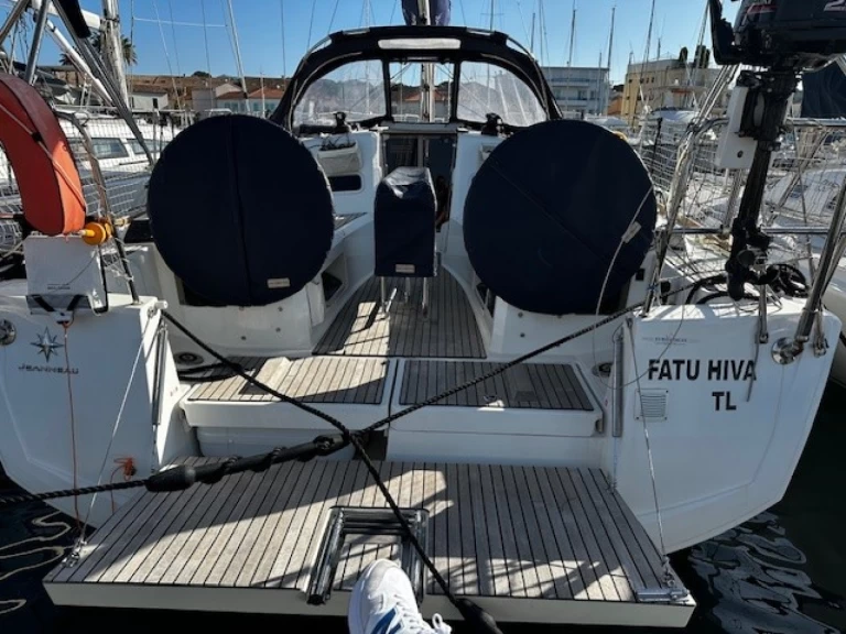 Yacht hire Bandol cheap Sun Odyssey 349